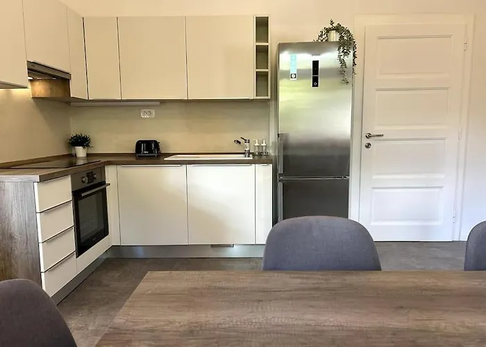 Luxury Privoz شقة *